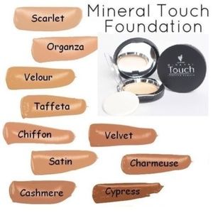 Younique Mineral Touch pressed power Foundation